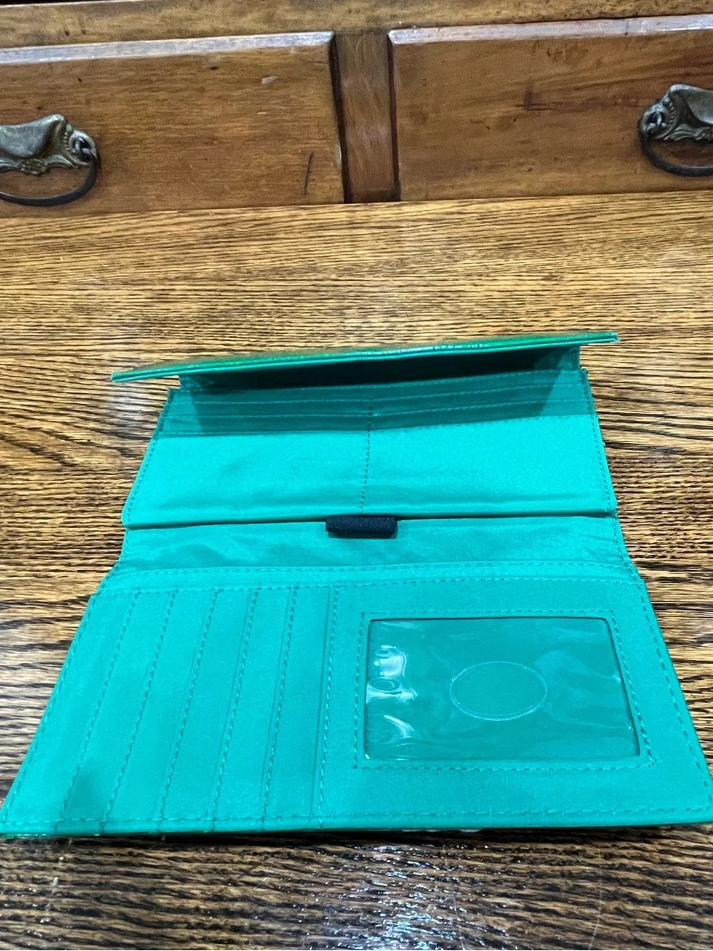 💚 Liz Claiborne Green Leather-Look Wallet – Fern - fun, whimsical, bright, Y2K